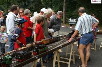 Neben der 5 Zoll Bahn zum mitfahren gab es auch auf einer transportablen LIVE-STEAM Anlage den ECHTDAMPF zu sehen.