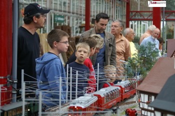 Dicht umlagert unsere Club Anlage "Meckenheim" von interessierten Jugendlichen und Erwachsenen bei unserer Ausstellung im Gartencenter Dingers.