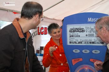 Organisatorin Marion Htzel am Stand von Massoth. Es war immer ein Gesprch mit Kunden und Ausstellern zu fhren. Danke fr die Geduld und das Engagement. 