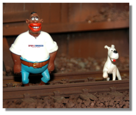 Das hier abgebildete T-Shirt ist leider noch nicht erhltlich. Die Comic-Figuren passen mastblich zur LGB. Gesehen auf dem Stand von Easy-Gleis und US Hersteller RAIL KING. (Fotomontage)