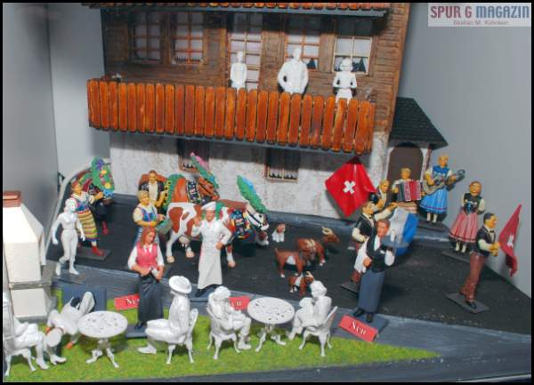 Prehm-Miniaturen: Sigi Prehm hat neben seinem neuen Stand in Halle 4 a auch auf dem TOY INNOVATIONS Stand in Halle 4 seine Figuren prsentiert. Hier ist neben den bereits erhltlichen Almabtrieb Figuren auch bereits Koch und Kellnerin aus den Neuheiten 2010 zu sehen. 